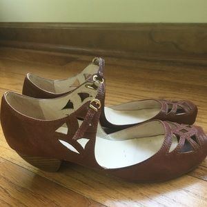 Vintage Brown Leather heels by All Black